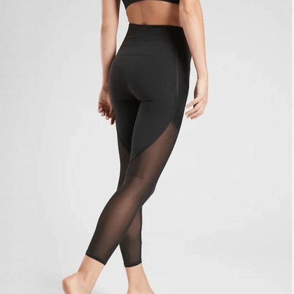 Athleta Black Vitality Stash Pocket 7/8 Tight in Powervita Leggings - Picture 2 of 3